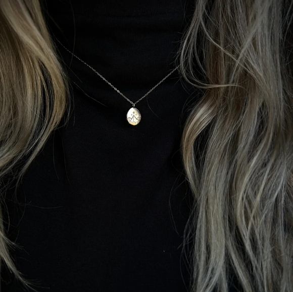 Solid 14k yellow gold ACOTAR Night Court Talisman ✨️ Necklace - Picture 4 of 6